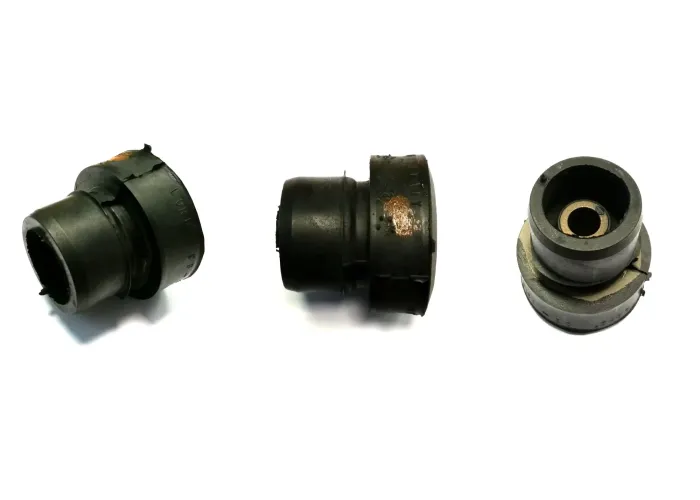 RUBBER MOUNTING TRANSMIS.