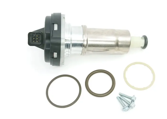 Engine Fuel System Component with Screws & O-Rings - RE550926